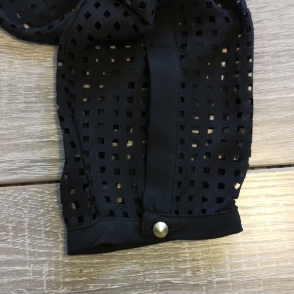 🏷️🍌 Banana Republic Black lazercut blouse - Picture 7 of 8